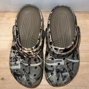 Camouflage Crocs Youth size 2. Used and in Good condition. No box